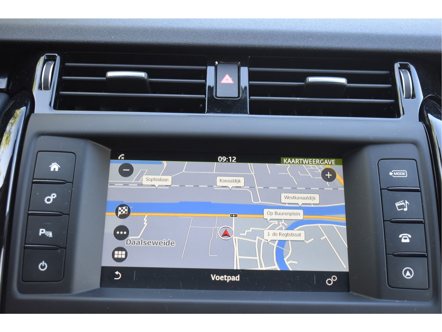 Land Rover Discovery 3.0 Si6 HSE 340 PK PANO.DAK, LUCHTVERING, CAMERA, NAVI, LEDER, DAB, FULL LED, 20" LM-VELGEN, NIEUWSTAAT