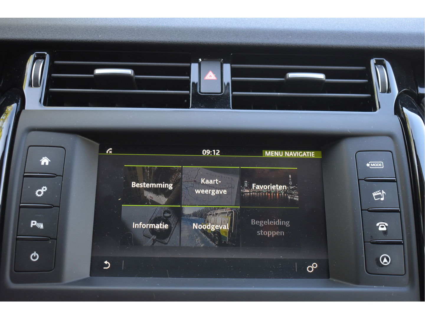 Land Rover Discovery 3.0 Si6 HSE 340 PK PANO.DAK, LUCHTVERING, CAMERA, NAVI, LEDER, DAB, FULL LED, 20" LM-VELGEN, NIEUWSTAAT