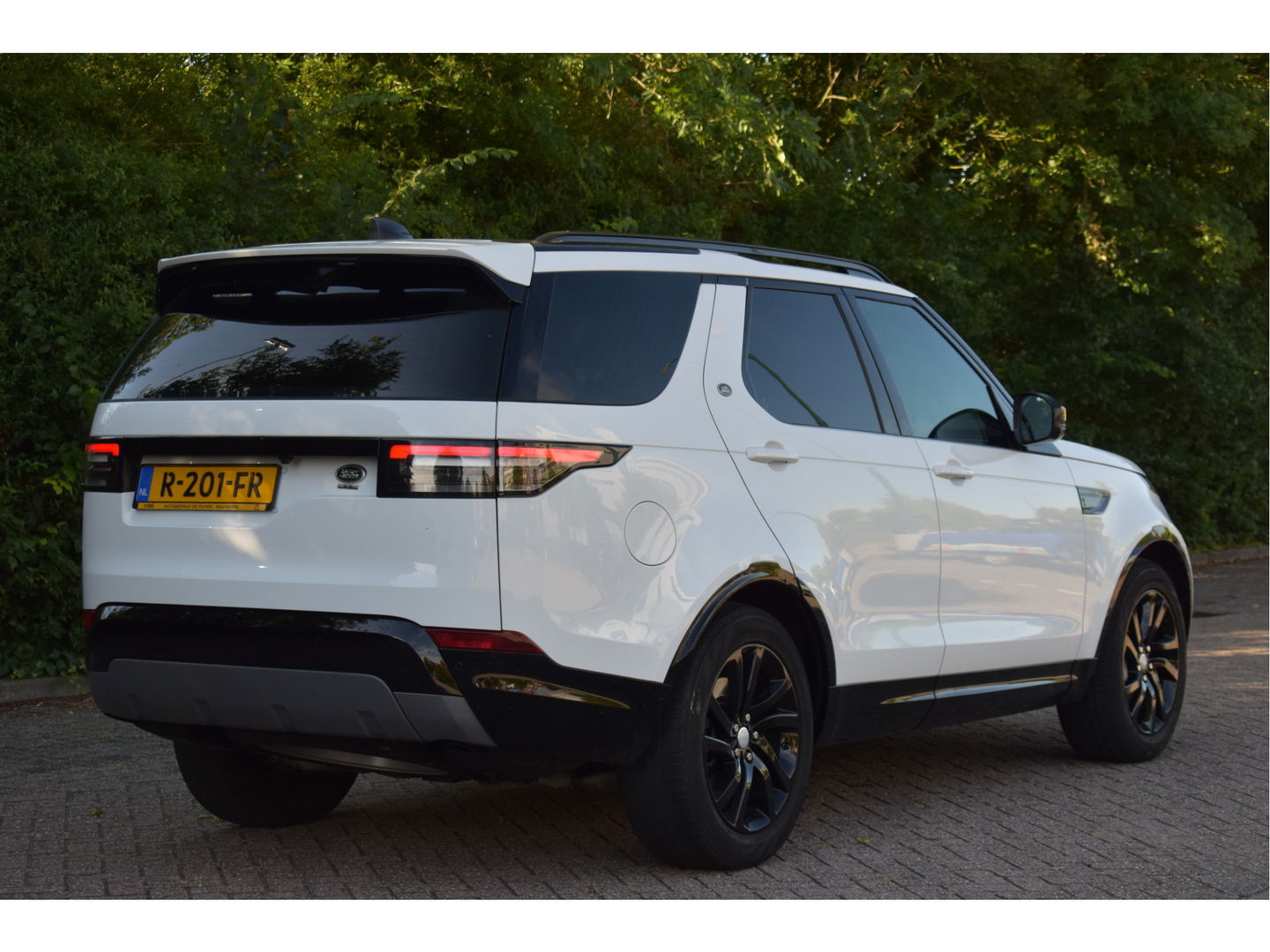 Land Rover Discovery 3.0 Si6 HSE 340 PK PANO.DAK, LUCHTVERING, CAMERA, NAVI, LEDER, DAB, FULL LED, 20" LM-VELGEN, NIEUWSTAAT