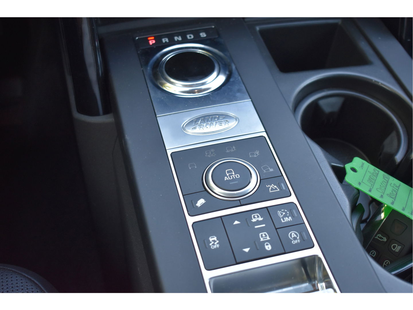 Land Rover Discovery 3.0 Si6 HSE 340 PK PANO.DAK, LUCHTVERING, CAMERA, NAVI, LEDER, DAB, FULL LED, 20" LM-VELGEN, NIEUWSTAAT