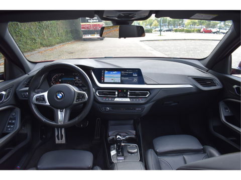 BMW 1-serie 120i M-Sport | NL-Auto | Nieuw € 60.000,- | Headup | Open dak | Camera | Elekt.stoelen | Carplay | Full LED