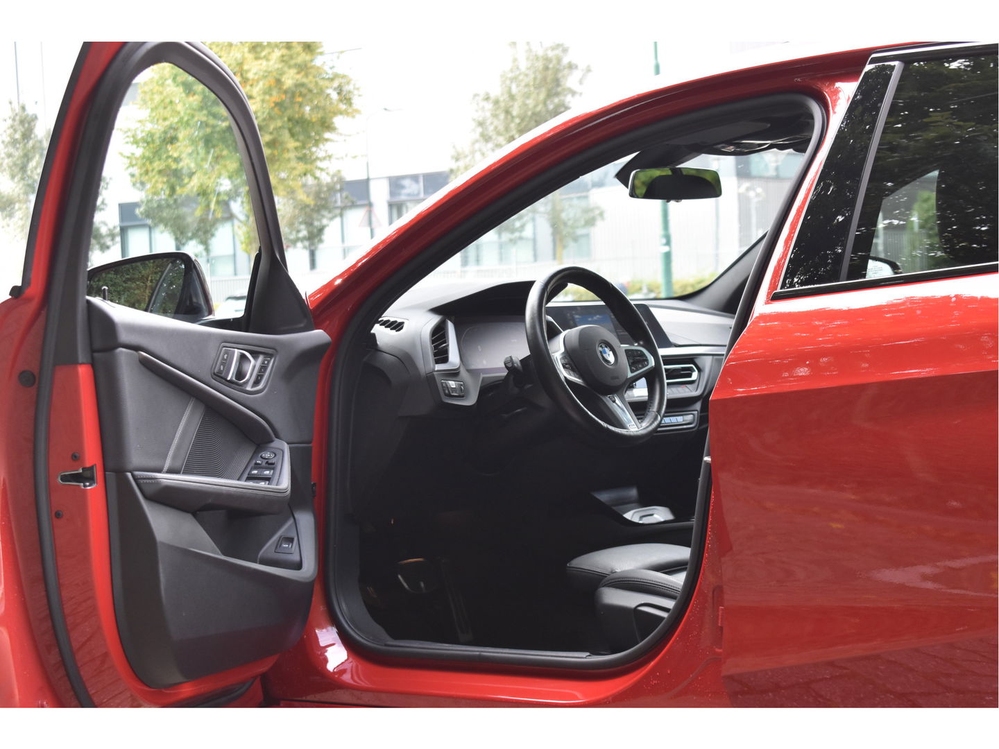 BMW 1-serie 120i M-Sport | NL-Auto | Nieuw € 60.000,- | Headup | Open dak | Camera | Elekt.stoelen | Carplay | Full LED