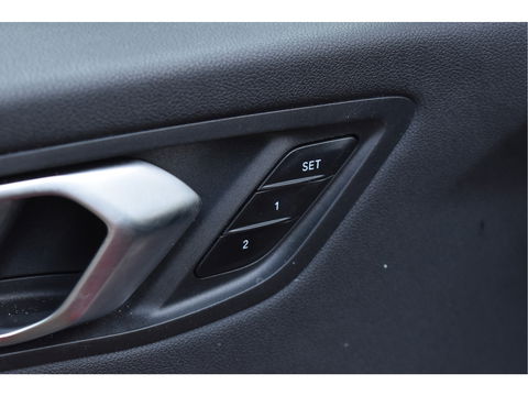 BMW 1-serie 120i M-Sport | NL-Auto | Nieuw € 60.000,- | Headup | Open dak | Camera | Elekt.stoelen | Carplay | Full LED