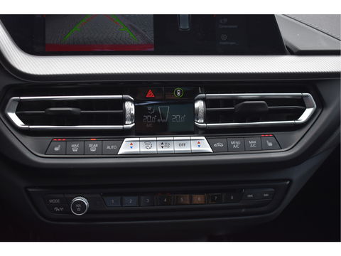 BMW 1-serie 120i M-Sport | NL-Auto | Nieuw € 60.000,- | Headup | Open dak | Camera | Elekt.stoelen | Carplay | Full LED