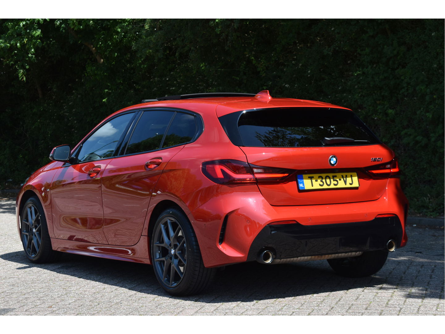 BMW 1-serie 120i M-Sport | NL-Auto | Nieuw € 60.000,- | Headup | Open dak | Camera | Elekt.stoelen | Carplay | Full LED