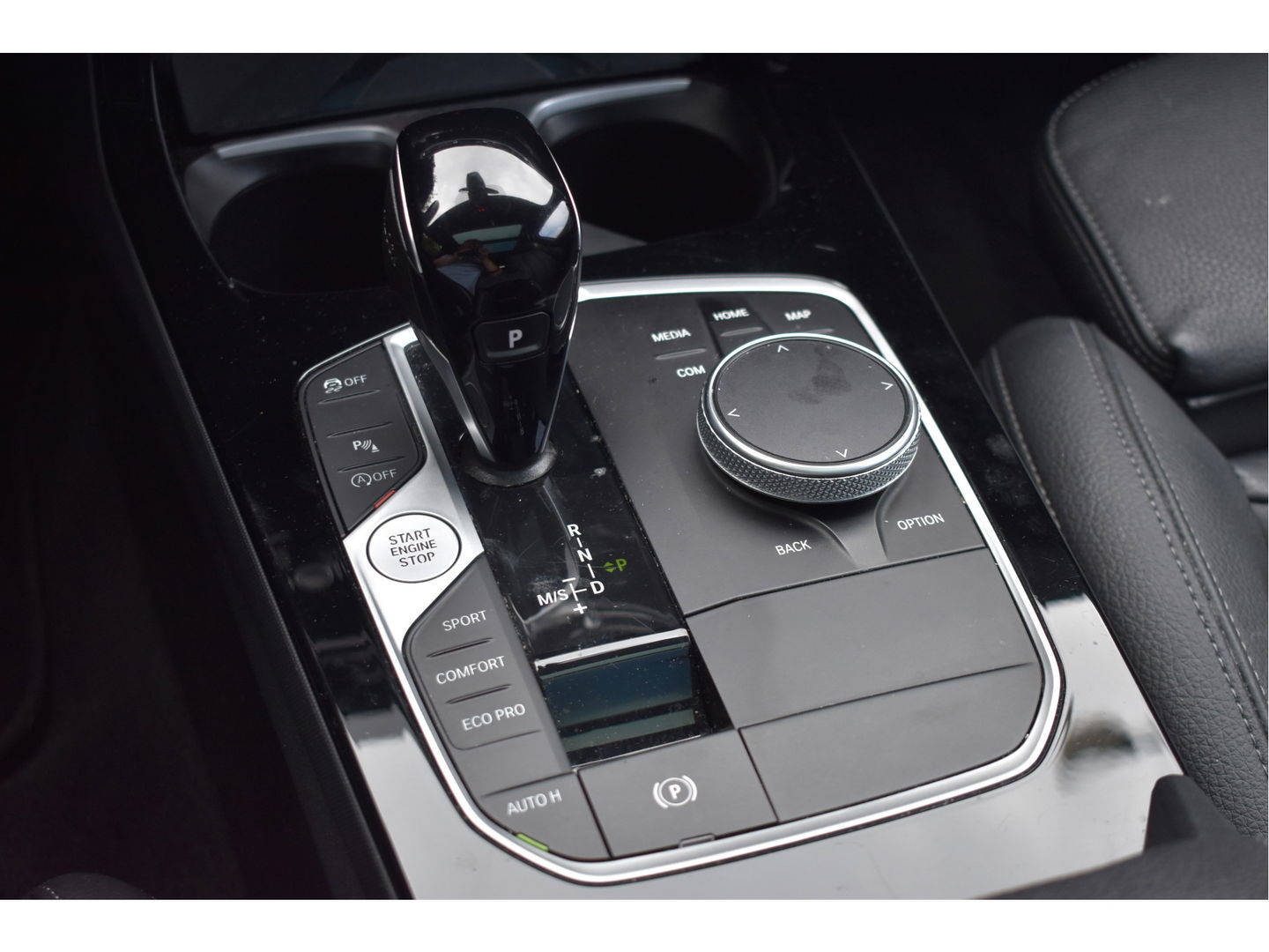 BMW 1-serie 120i M-Sport | NL-Auto | Nieuw € 60.000,- | Headup | Open dak | Camera | Elekt.stoelen | Carplay | Full LED