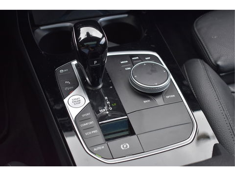 BMW 1-serie 120i M-Sport | NL-Auto | Nieuw € 60.000,- | Headup | Open dak | Camera | Elekt.stoelen | Carplay | Full LED