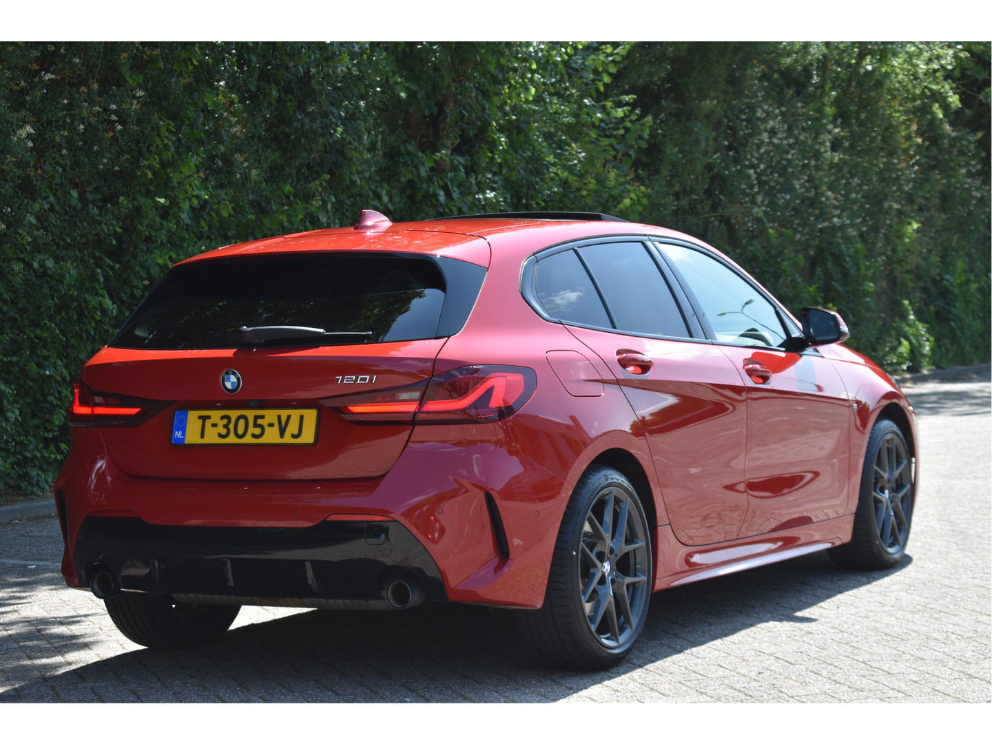 BMW 1-serie 120i M-Sport | NL-Auto | Nieuw € 60.000,- | Headup | Open dak | Camera | Elekt.stoelen | Carplay | Full LED