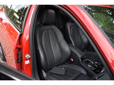 BMW 1-serie 120i M-Sport | NL-Auto | Nieuw € 60.000,- | Headup | Open dak | Camera | Elekt.stoelen | Carplay | Full LED