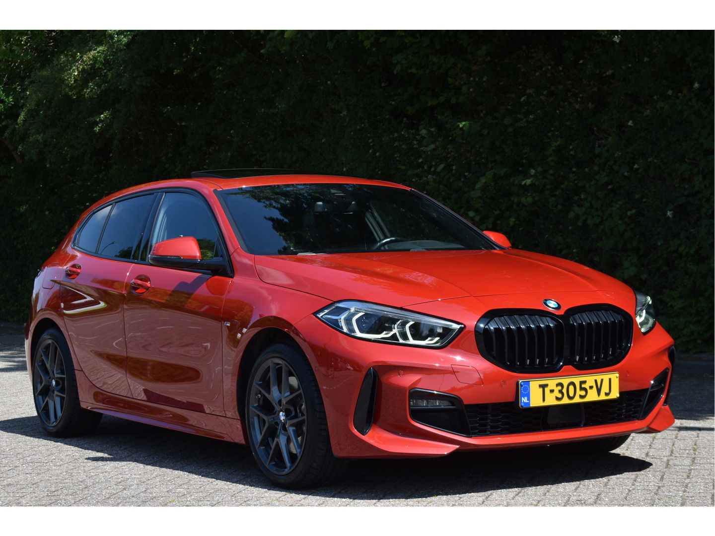 BMW 1-serie 120i M-Sport | NL-Auto | Nieuw € 60.000,- | Headup | Open dak | Camera | Elekt.stoelen | Carplay | Full LED