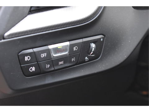 BMW 1-serie 120i M-Sport | NL-Auto | Nieuw € 60.000,- | Headup | Open dak | Camera | Elekt.stoelen | Carplay | Full LED
