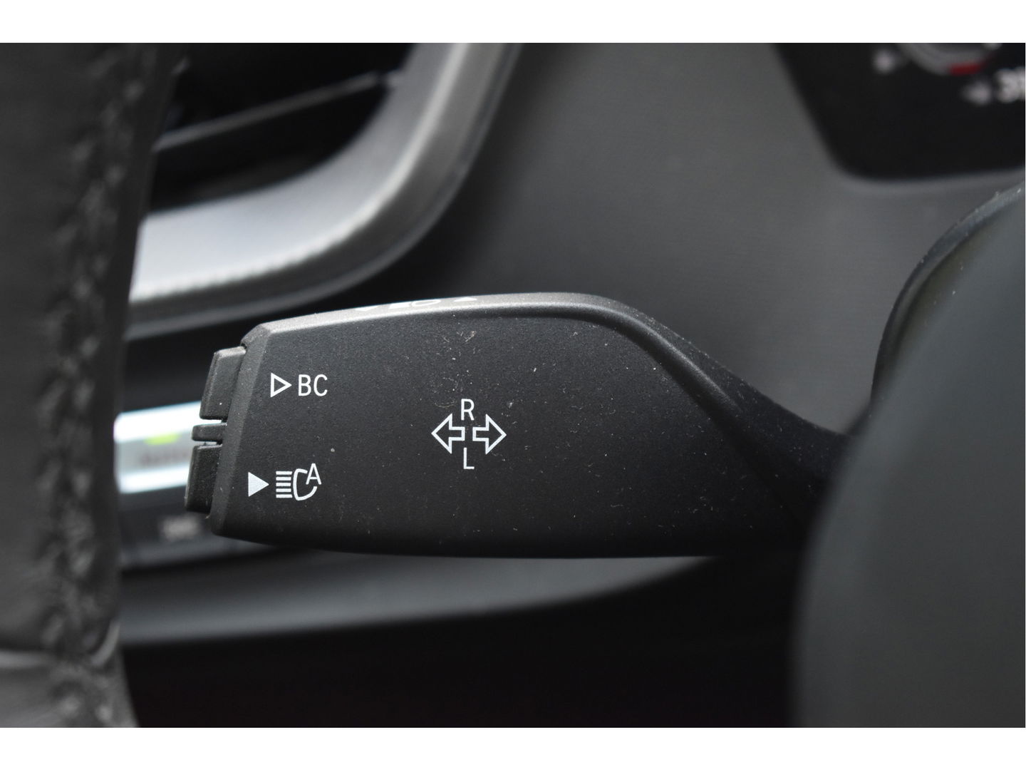 BMW 1-serie 120i M-Sport | NL-Auto | Nieuw € 60.000,- | Headup | Open dak | Camera | Elekt.stoelen | Carplay | Full LED