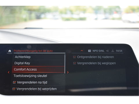 BMW 1-serie 120i M-Sport | NL-Auto | Nieuw € 60.000,- | Headup | Open dak | Camera | Elekt.stoelen | Carplay | Full LED