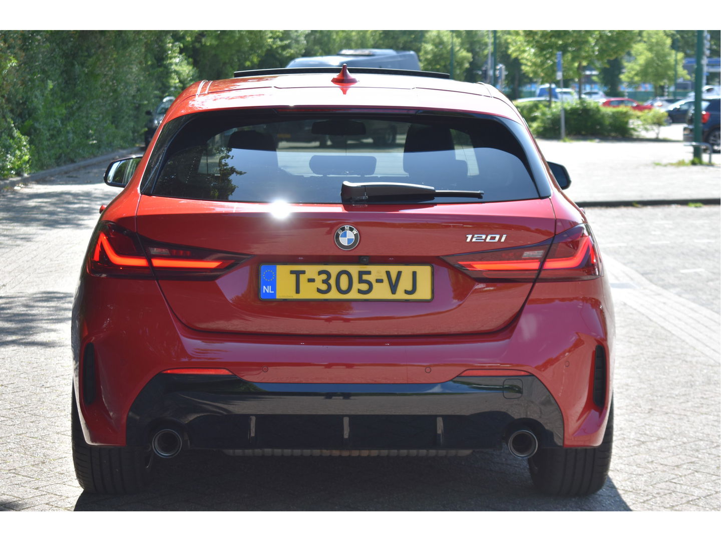 BMW 1-serie 120i M-Sport | NL-Auto | Nieuw € 60.000,- | Headup | Open dak | Camera | Elekt.stoelen | Carplay | Full LED