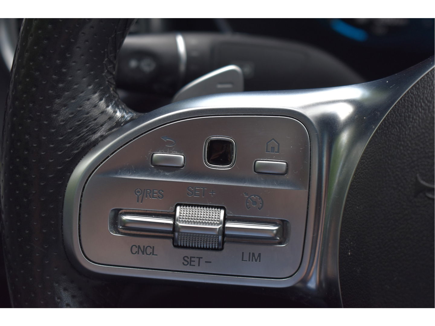 Mercedes-Benz C-Klasse 180 Business Solution AMG | NL-Auto | 360 gr. camera | Pano.dak | Afn.haak | Carplay | Full LED