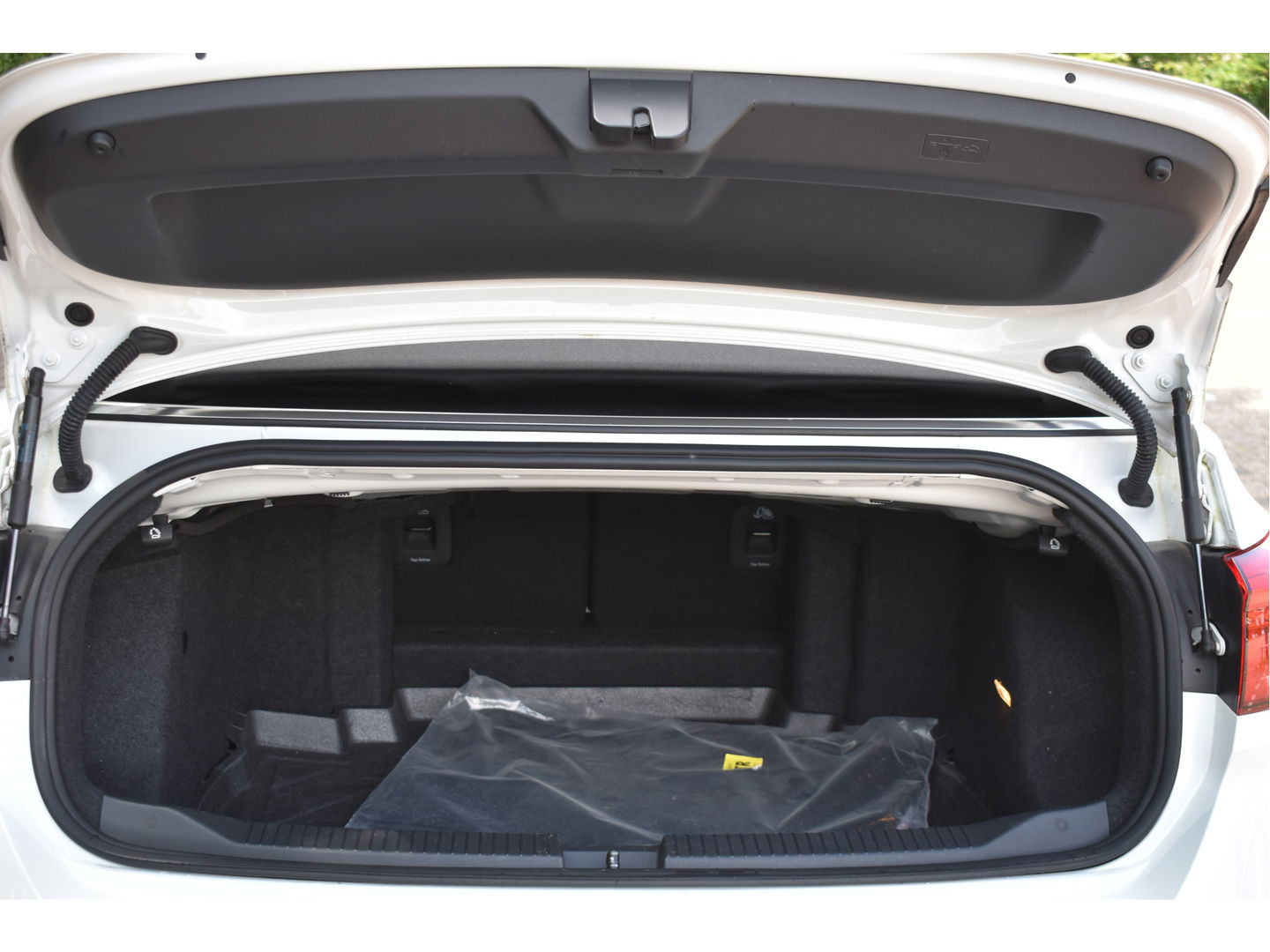 Volkswagen T-Roc Cabrio 1.5 TSI 150PK | Camera | Navigatie | DAB | Stoelverwarming | PDC rondom | LM-Velgen