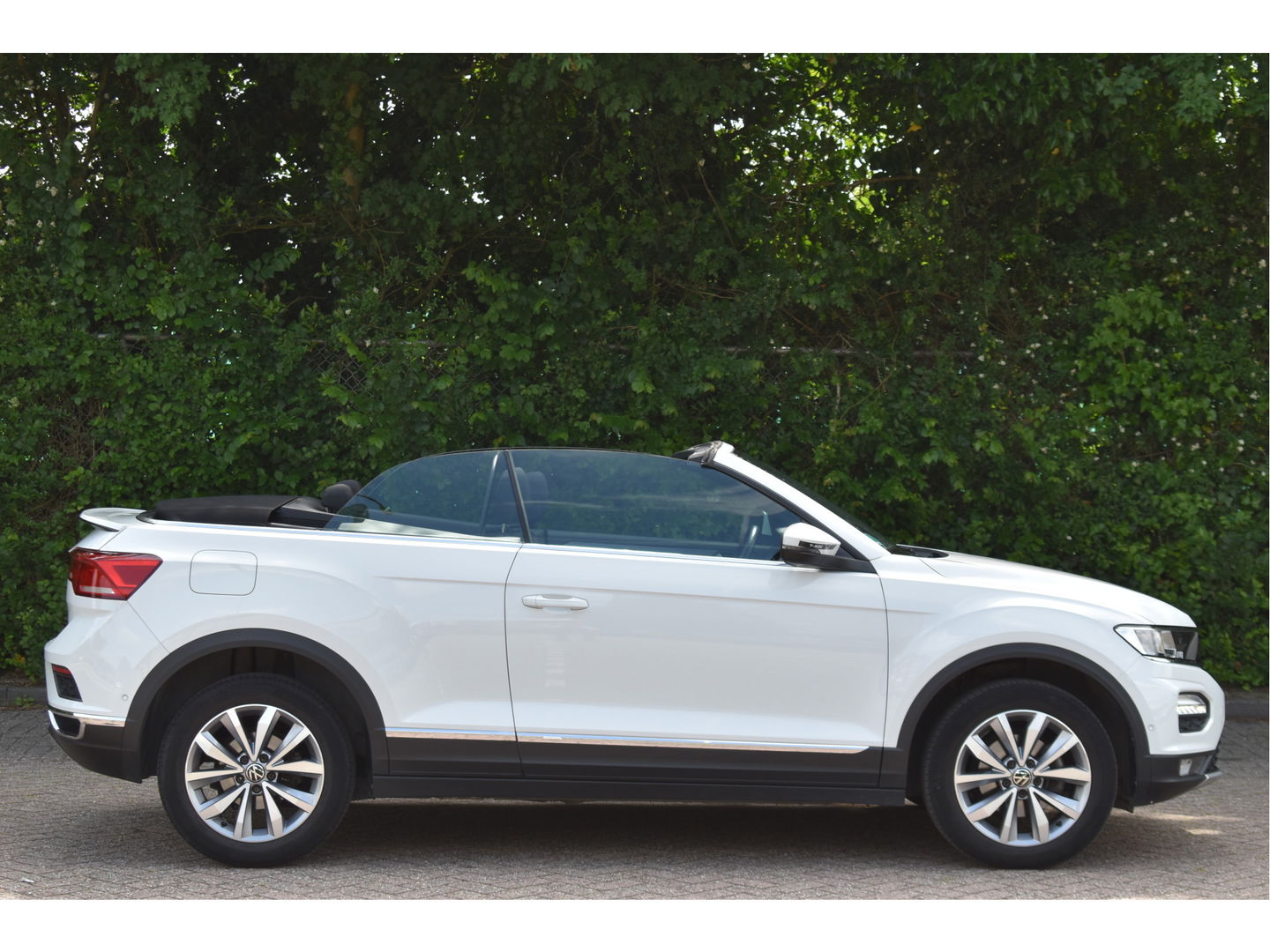 Volkswagen T-Roc Cabrio 1.5 TSI 150PK | Camera | Navigatie | DAB | Stoelverwarming | PDC rondom | LM-Velgen