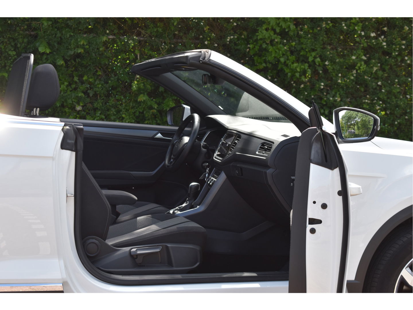 Volkswagen T-Roc Cabrio 1.5 TSI 150PK | Camera | Navigatie | DAB | Stoelverwarming | PDC rondom | LM-Velgen
