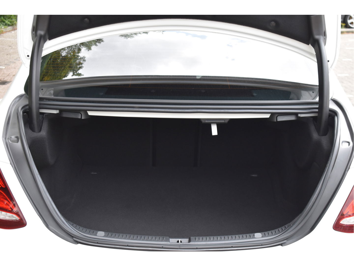 Mercedes-Benz E-Klasse 200 Business Solution AMG | Onderh.historie | Standkachel | Burmester | Sfeerverlichting | Open dak | Carplay | Full LED