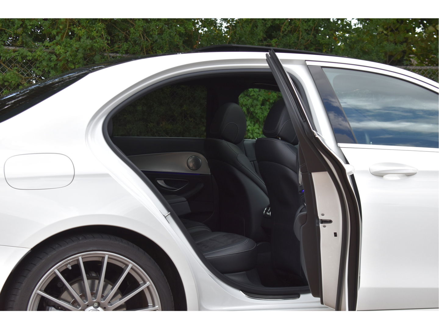 Mercedes-Benz E-Klasse 200 Business Solution AMG | Onderh.historie | Standkachel | Burmester | Sfeerverlichting | Open dak | Carplay | Full LED