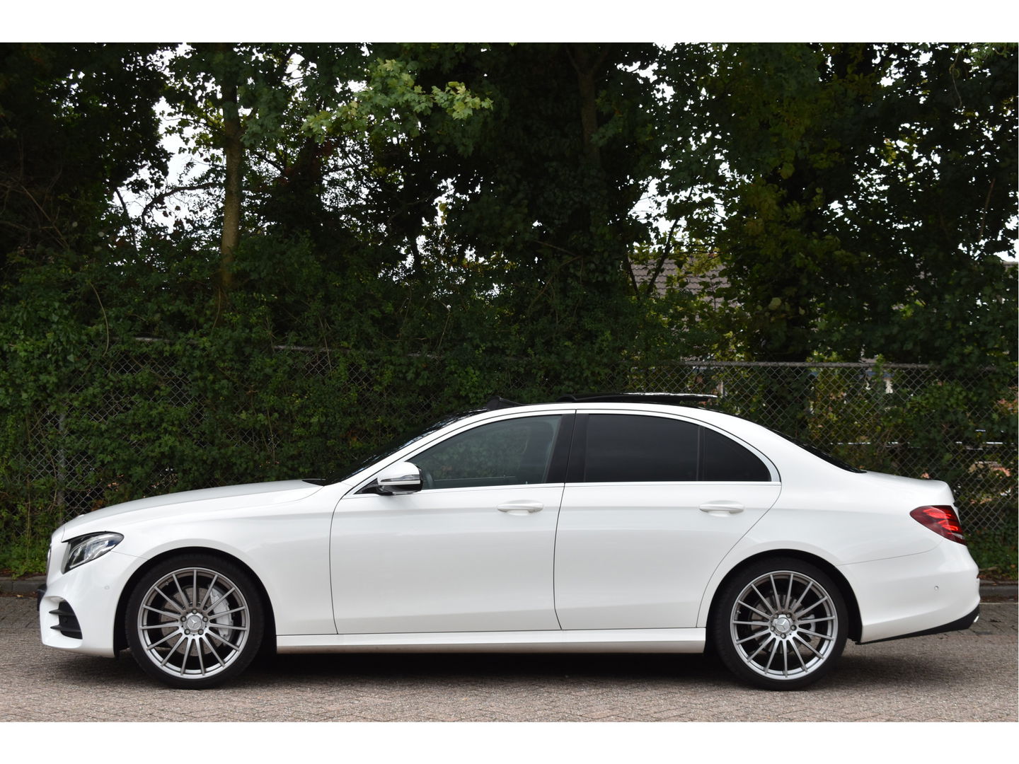 Mercedes-Benz E-Klasse 200 Business Solution AMG | Onderh.historie | Standkachel | Burmester | Sfeerverlichting | Open dak | Carplay | Full LED