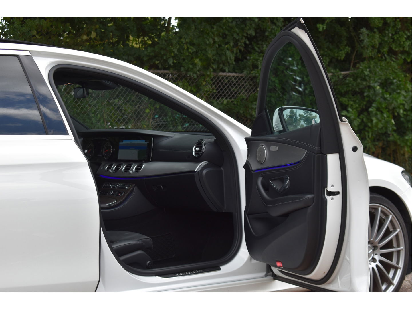 Mercedes-Benz E-Klasse 200 Business Solution AMG | Onderh.historie | Standkachel | Burmester | Sfeerverlichting | Open dak | Carplay | Full LED