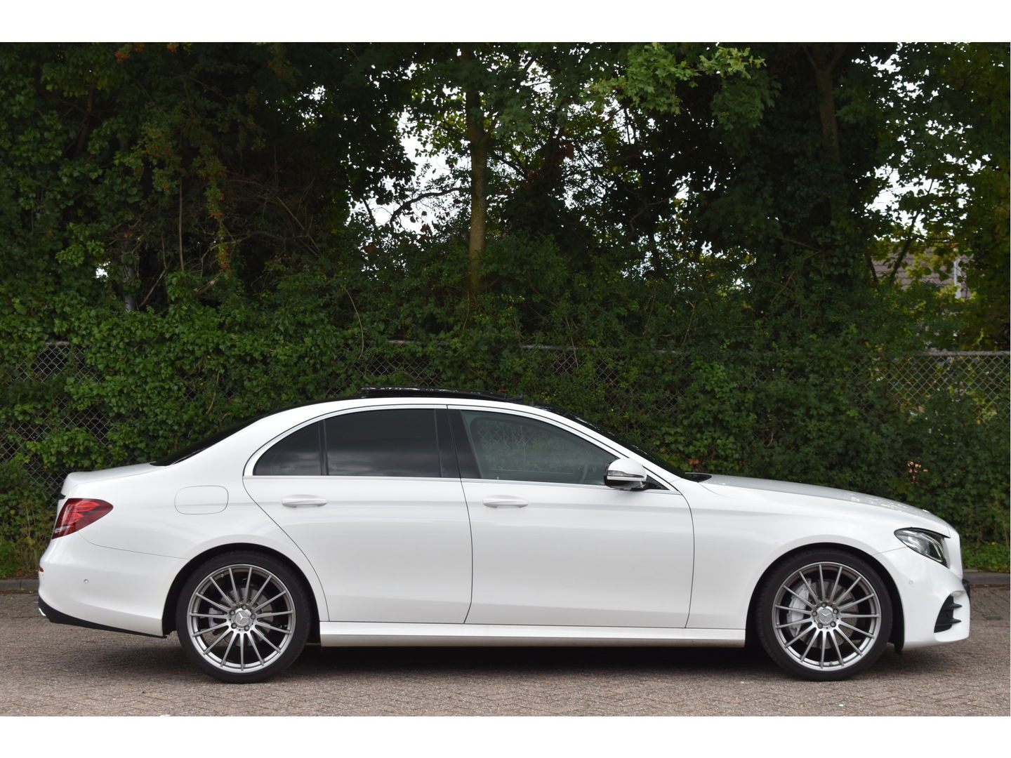 Mercedes-Benz E-Klasse 200 Business Solution AMG | Onderh.historie | Standkachel | Burmester | Sfeerverlichting | Open dak | Carplay | Full LED
