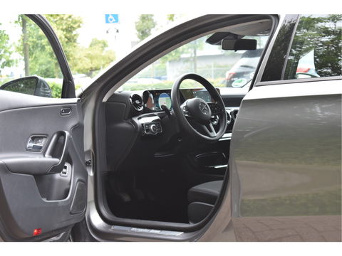 Mercedes-Benz A-Klasse 180 | Virtual Cockpit | Stoelverw | Nav | Cruise Contr | Park.sensoren | Z+W banden | Onderh.historie