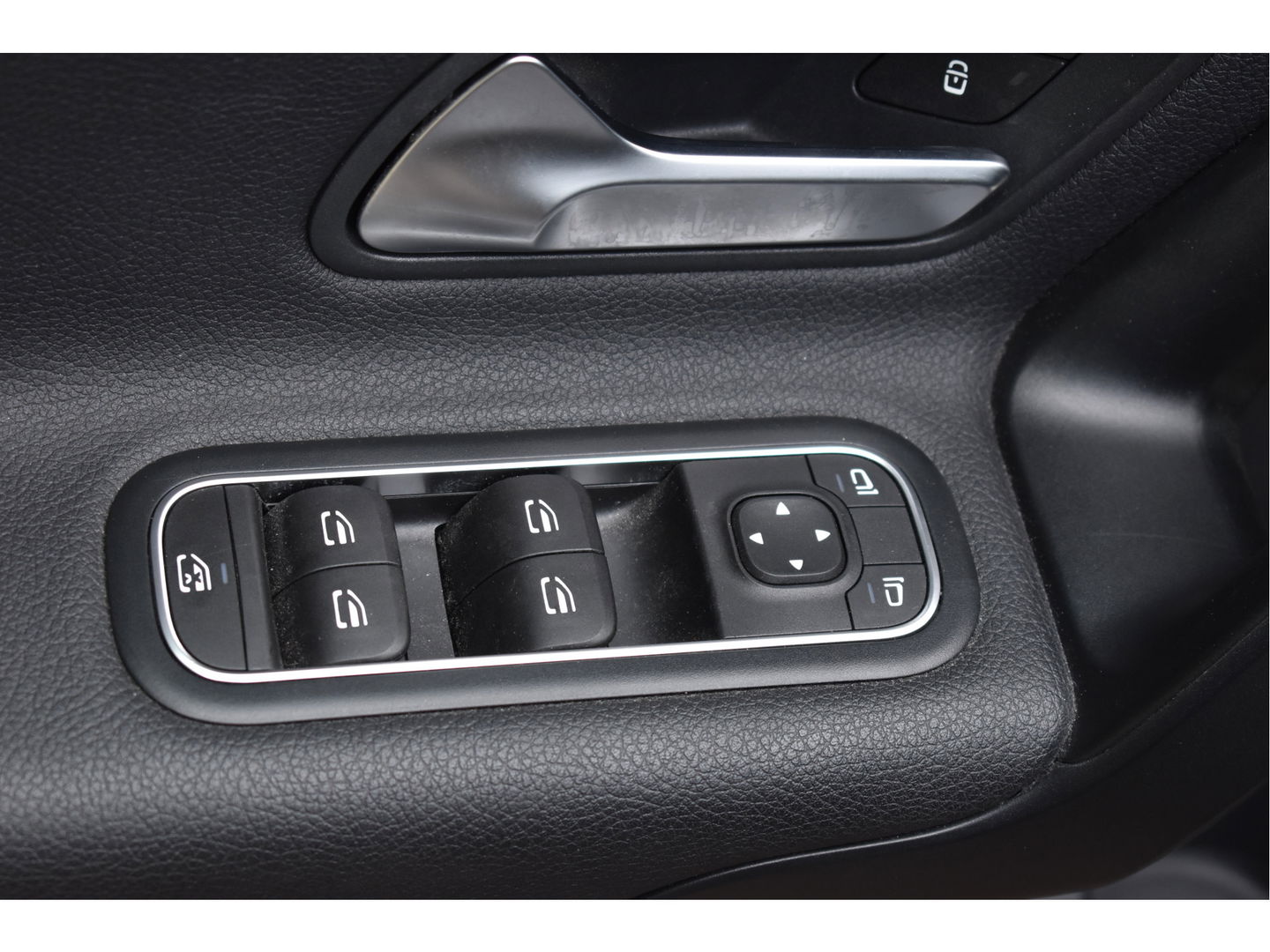 Mercedes-Benz A-Klasse 180 | Virtual Cockpit | Stoelverw | Nav | Cruise Contr | Park.sensoren | Z+W banden | Onderh.historie