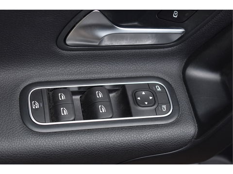 Mercedes-Benz A-Klasse 180 | Virtual Cockpit | Stoelverw | Nav | Cruise Contr | Park.sensoren | Z+W banden | Onderh.historie