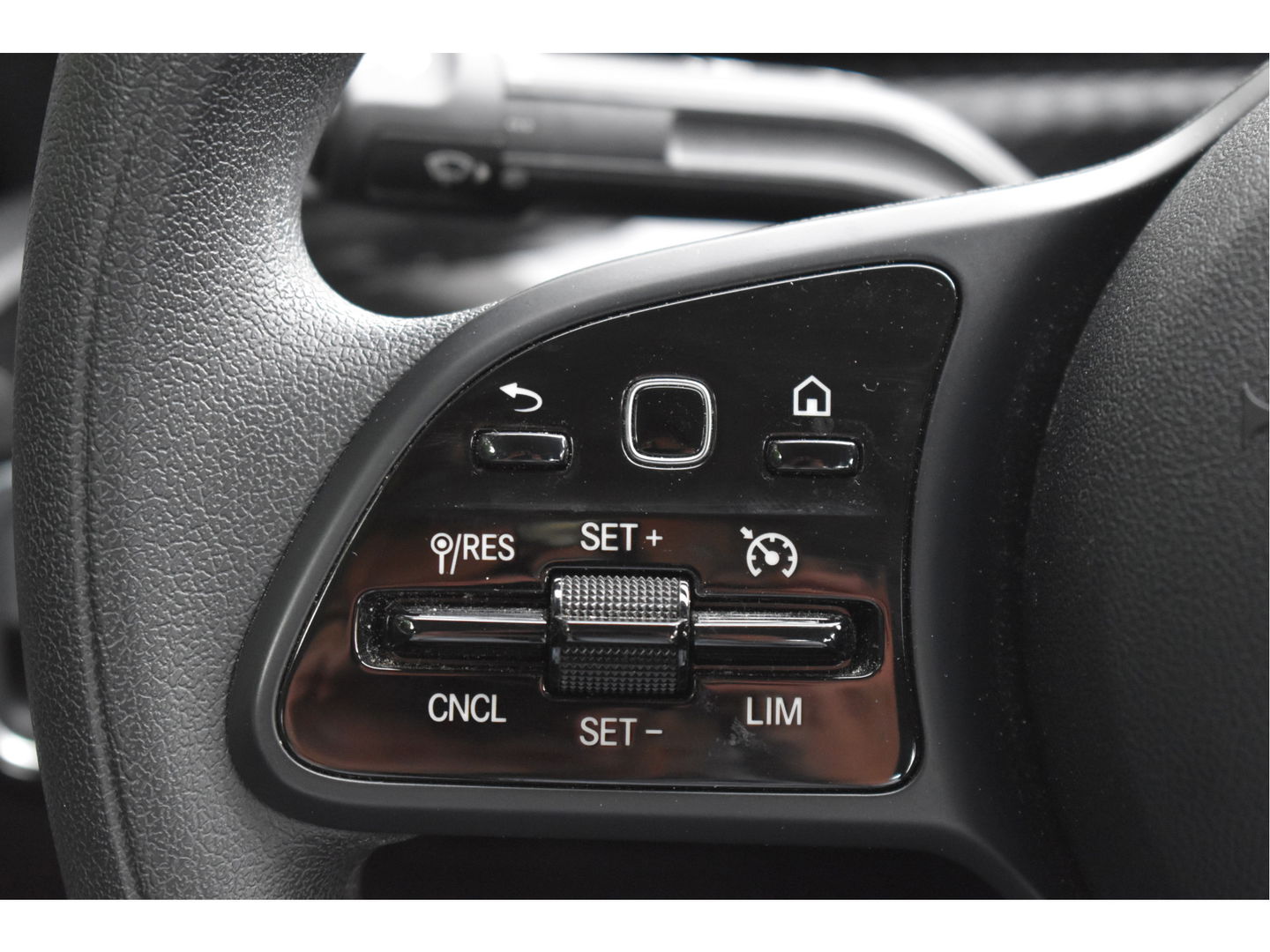 Mercedes-Benz A-Klasse 180 | Virtual Cockpit | Stoelverw | Nav | Cruise Contr | Park.sensoren | Z+W banden | Onderh.historie
