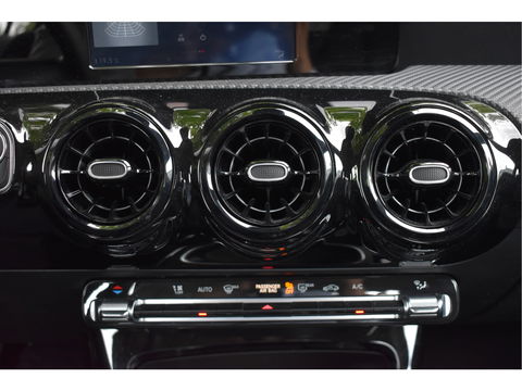 Mercedes-Benz A-Klasse 180 | Virtual Cockpit | Stoelverw | Nav | Cruise Contr | Park.sensoren | Z+W banden | Onderh.historie