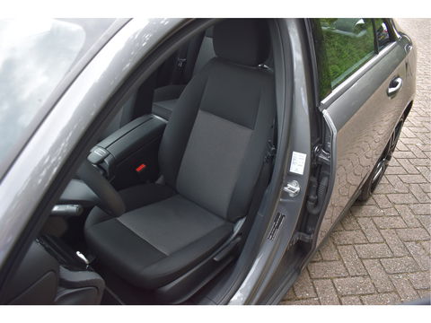 Mercedes-Benz A-Klasse 180 | Virtual Cockpit | Stoelverw | Nav | Cruise Contr | Park.sensoren | Z+W banden | Onderh.historie