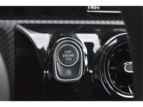 Mercedes-Benz A-Klasse 180 | Virtual Cockpit | Stoelverw | Nav | Cruise Contr | Park.sensoren | Z+W banden | Onderh.historie