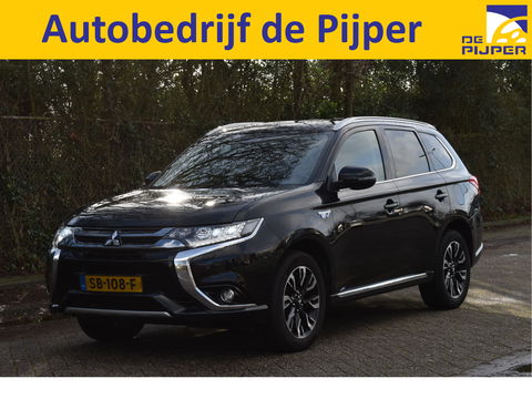Mitsubishi Outlander 2.0 PHEV Premium 203PK 4WD | NL-Auto | Camera | Trekhaak | Carplay | Standkachel | Keyless | Stoel- & stuurverwarming | Allweathers | LED / Xenon