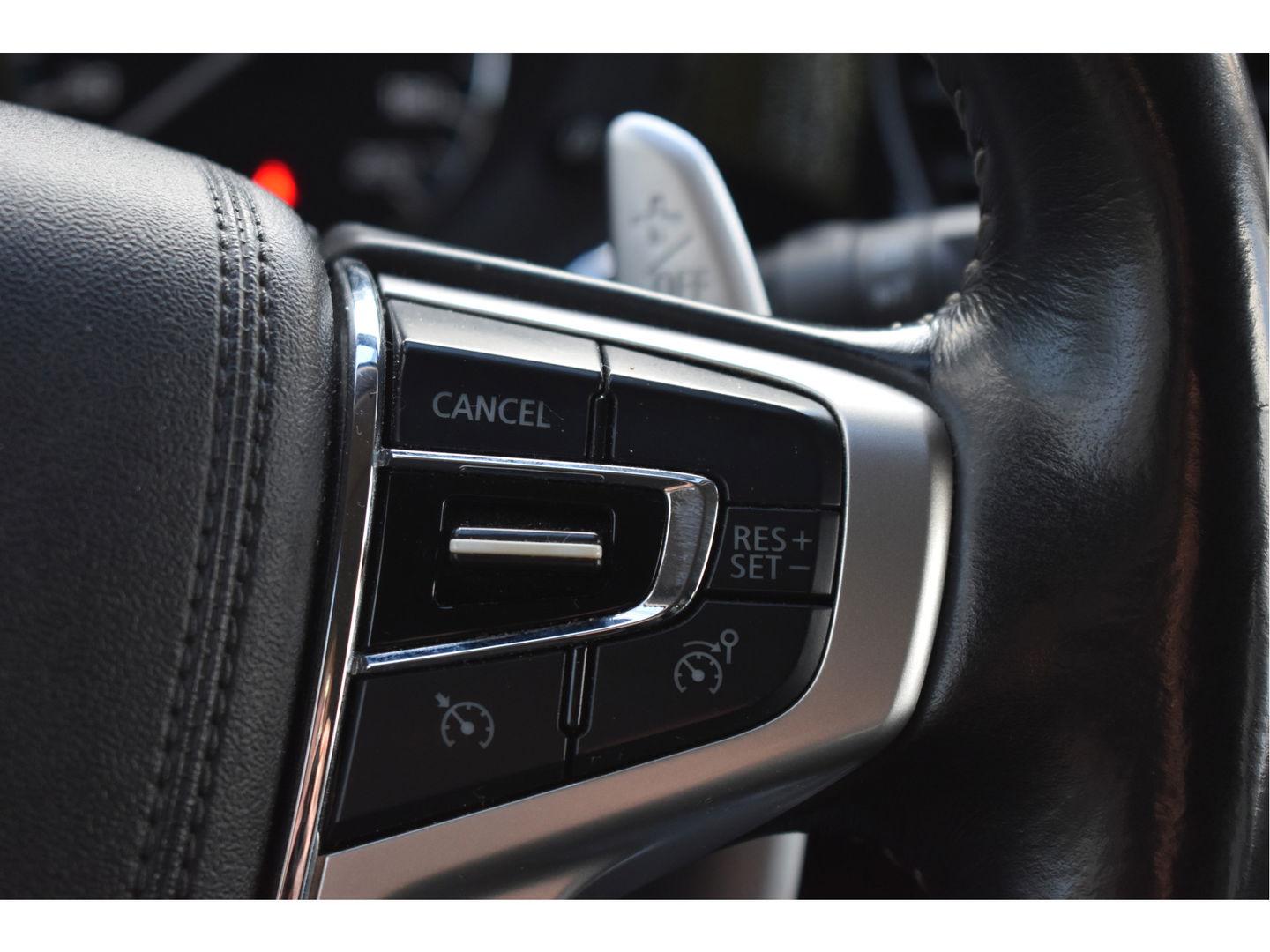 Mitsubishi Outlander 2.0 PHEV Premium 203PK 4WD | NL-Auto | Camera | Trekhaak | Carplay | Standkachel | Keyless | Stoel- & stuurverwarming | Allweathers | LED / Xenon