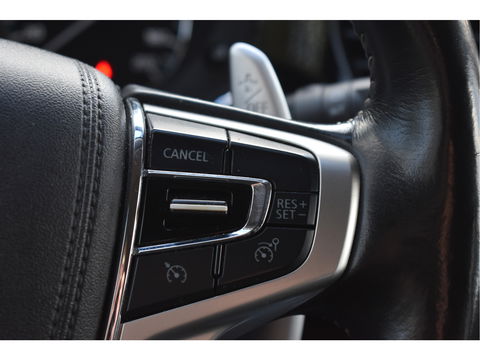Mitsubishi Outlander 2.0 PHEV Premium 203PK 4WD | NL-Auto | Camera | Trekhaak | Carplay | Standkachel | Keyless | Stoel- & stuurverwarming | Allweathers | LED / Xenon