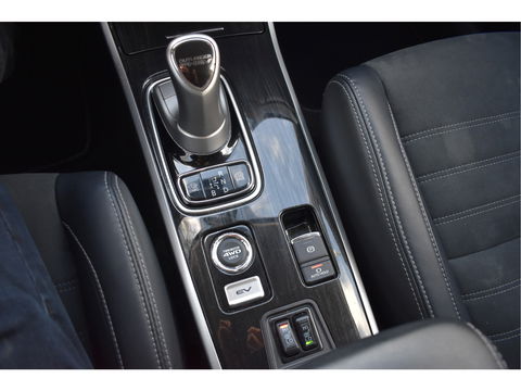 Mitsubishi Outlander 2.0 PHEV Premium 203PK 4WD | NL-Auto | Camera | Trekhaak | Carplay | Standkachel | Keyless | Stoel- & stuurverwarming | Allweathers | LED / Xenon