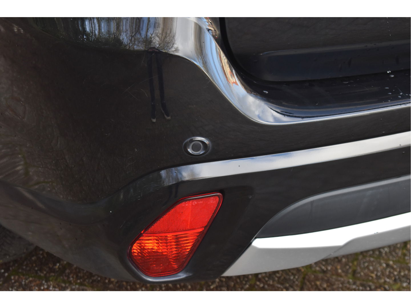 Mitsubishi Outlander 2.0 PHEV Premium 203PK 4WD | NL-Auto | Camera | Trekhaak | Carplay | Standkachel | Keyless | Stoel- & stuurverwarming | Allweathers | LED / Xenon