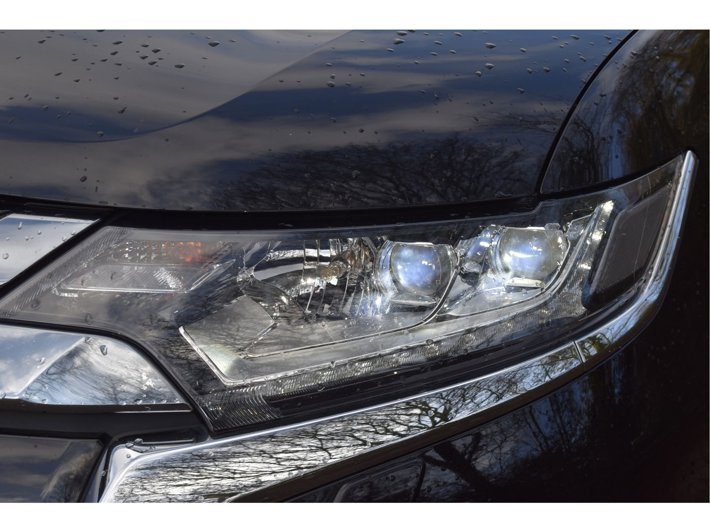 Mitsubishi Outlander 2.0 PHEV Premium 203PK 4WD | NL-Auto | Camera | Trekhaak | Carplay | Standkachel | Keyless | Stoel- & stuurverwarming | Allweathers | LED / Xenon