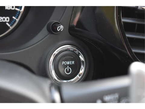 Mitsubishi Outlander 2.0 PHEV Premium 203PK 4WD | NL-Auto | Camera | Trekhaak | Carplay | Standkachel | Keyless | Stoel- & stuurverwarming | Allweathers | LED / Xenon