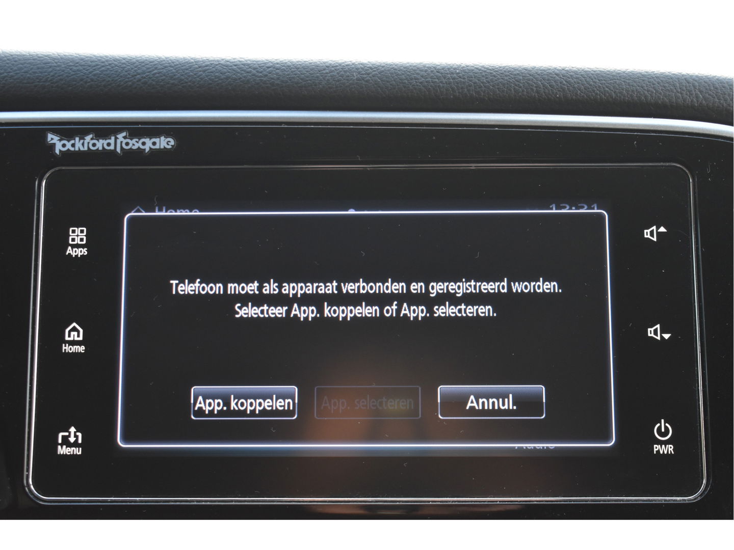 Mitsubishi Outlander 2.0 PHEV Premium 203PK 4WD | NL-Auto | Camera | Trekhaak | Carplay | Standkachel | Keyless | Stoel- & stuurverwarming | Allweathers | LED / Xenon