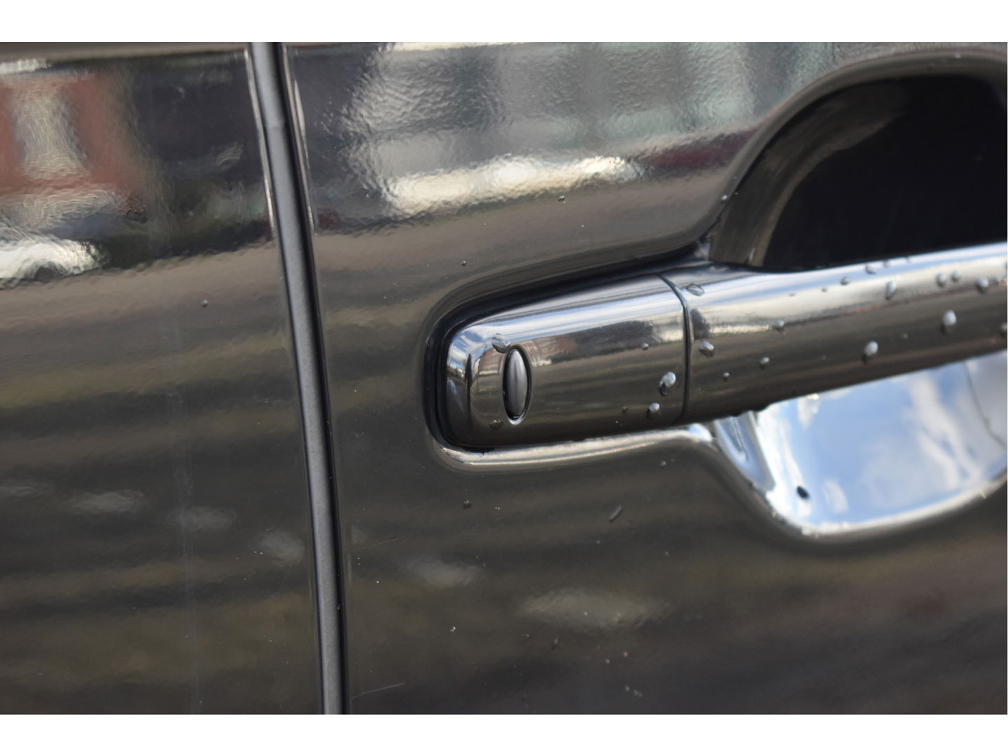 Mitsubishi Outlander 2.0 PHEV Premium 203PK 4WD | NL-Auto | Camera | Trekhaak | Carplay | Standkachel | Keyless | Stoel- & stuurverwarming | Allweathers | LED / Xenon