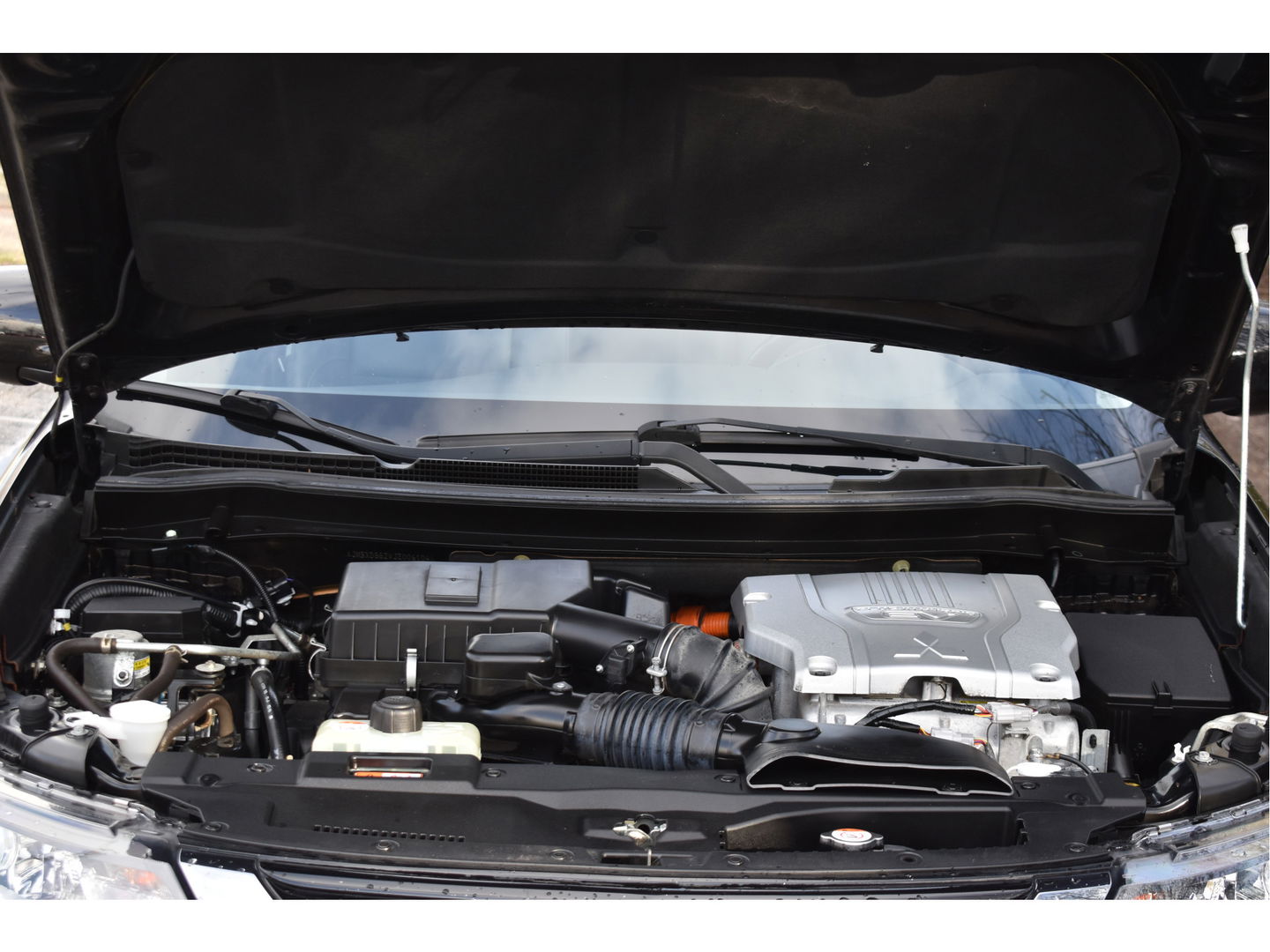 Mitsubishi Outlander 2.0 PHEV Premium 203PK 4WD | NL-Auto | Camera | Trekhaak | Carplay | Standkachel | Keyless | Stoel- & stuurverwarming | Allweathers | LED / Xenon