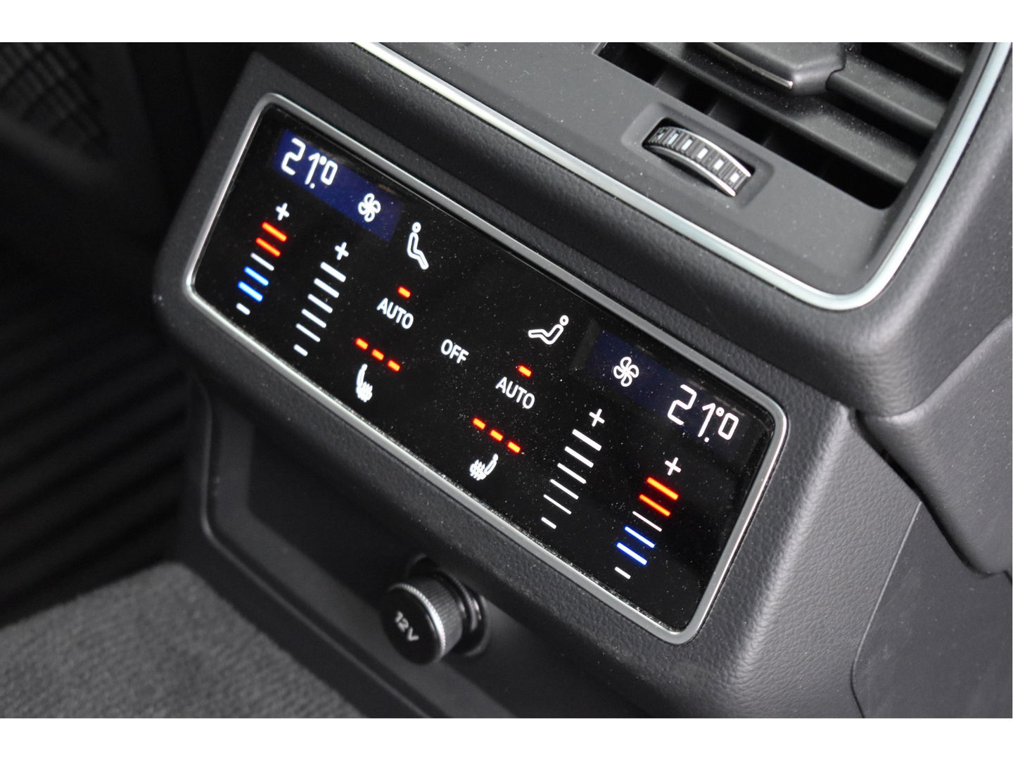 Audi A6 Avant 55 TFSI e quattro Competition 367 PK S-Line 3x | Elekt.haak | Keyless | Open dak | HUD | Carplay | 360 gr.camera | Sfeerverlichting | Full LED | Z+W banden