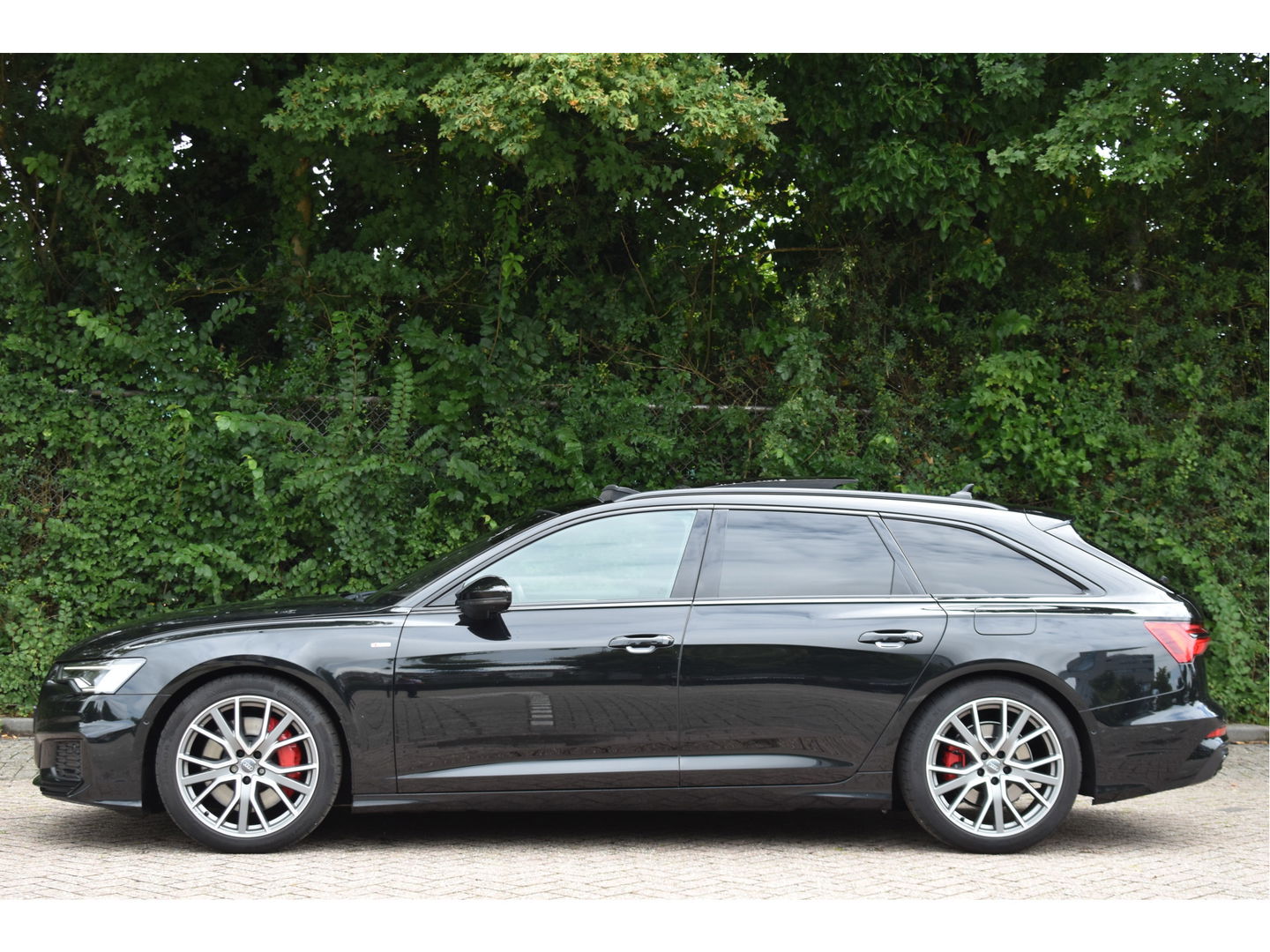 Audi A6 Avant 55 TFSI e quattro Competition 367 PK S-Line 3x | Elekt.haak | Keyless | Open dak | HUD | Carplay | 360 gr.camera | Sfeerverlichting | Full LED | Z+W banden
