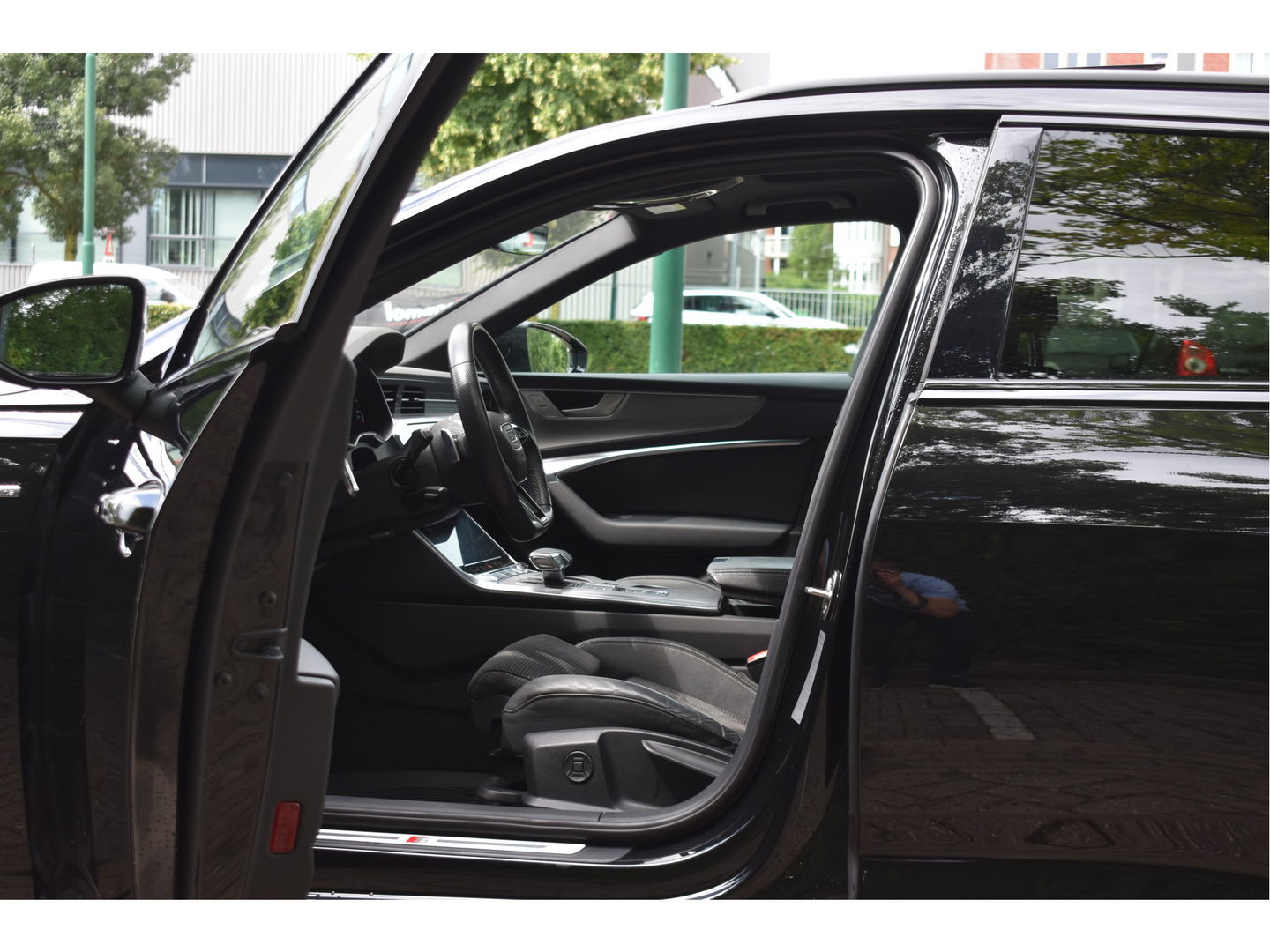 Audi A6 Avant 55 TFSI e quattro Competition 367 PK S-Line 3x | Elekt.haak | Keyless | Open dak | HUD | Carplay | 360 gr.camera | Sfeerverlichting | Full LED | Z+W banden