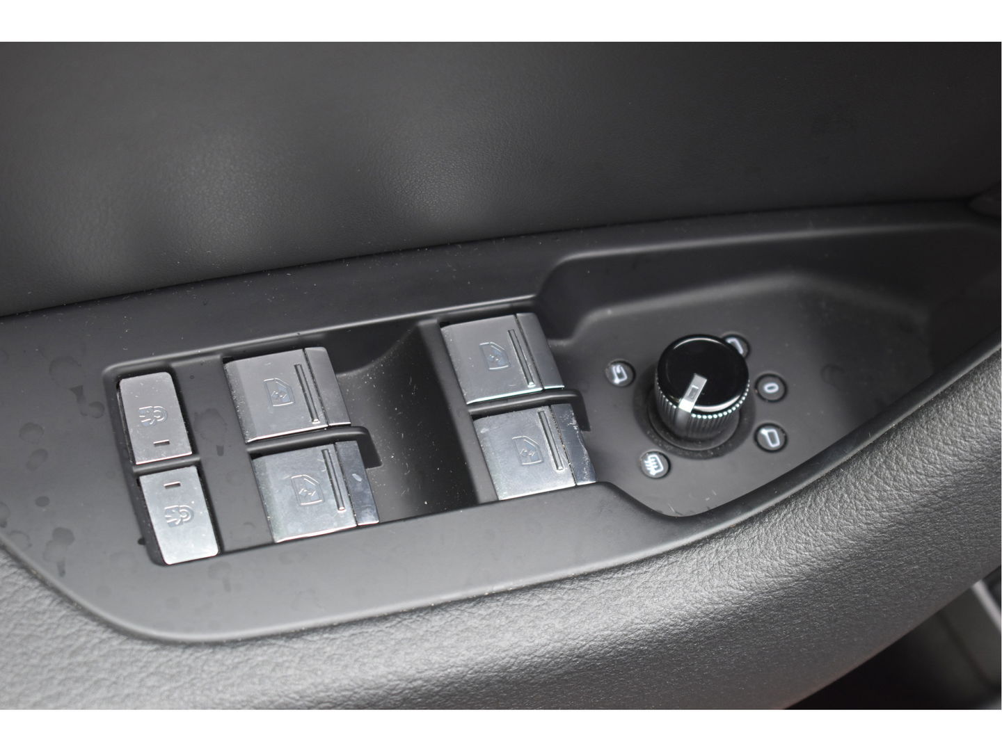 Audi A6 Avant 55 TFSI e quattro Competition 367 PK S-Line 3x | Elekt.haak | Keyless | Open dak | HUD | Carplay | 360 gr.camera | Sfeerverlichting | Full LED | Z+W banden