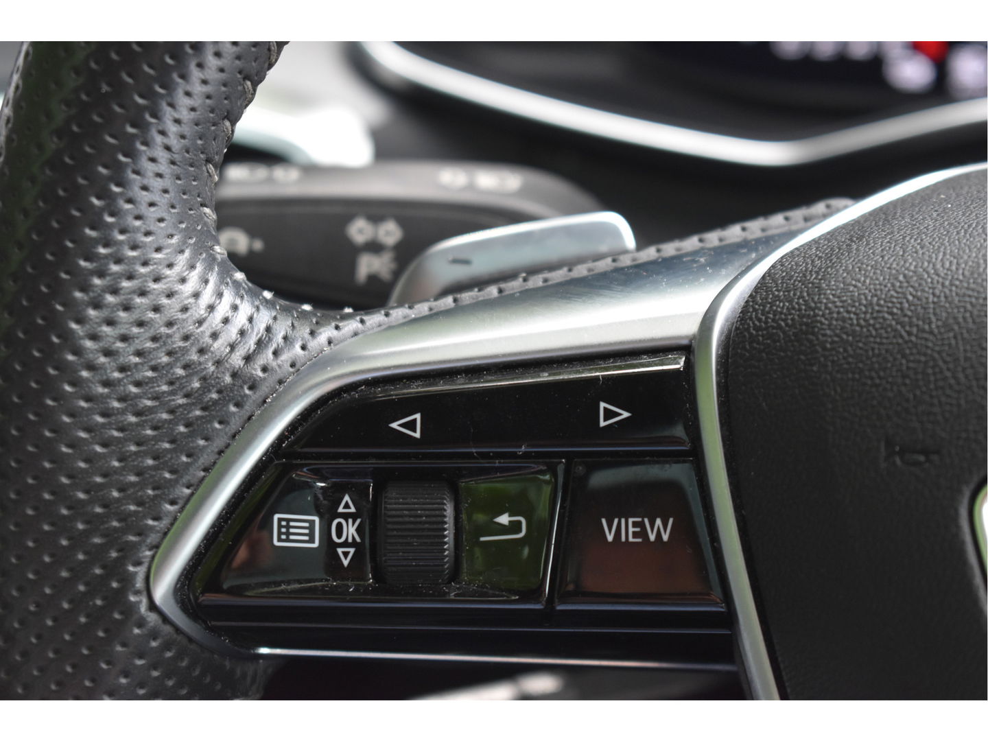 Audi A6 Avant 55 TFSI e quattro Competition 367 PK S-Line 3x | Elekt.haak | Keyless | Open dak | HUD | Carplay | 360 gr.camera | Sfeerverlichting | Full LED | Z+W banden