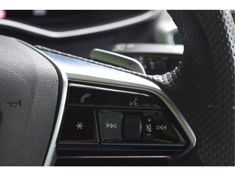 Audi A6 Avant 55 TFSI e quattro Competition 367 PK S-Line 3x | Elekt.haak | Keyless | Open dak | HUD | Carplay | 360 gr.camera | Sfeerverlichting | Full LED | Z+W banden